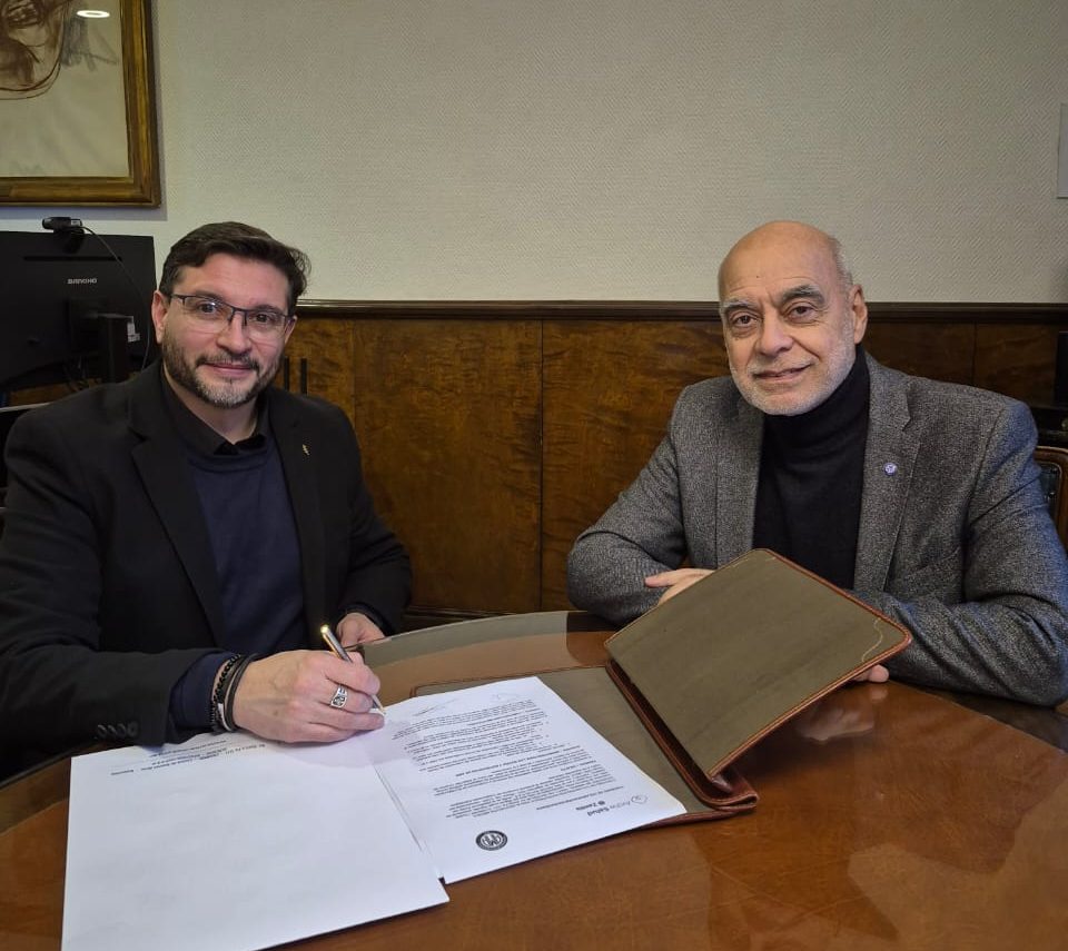 Una startup argentina crea un “ChatGPT médico” y firma acuerdo histórico con la Asociación Médica Argentina